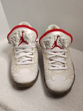 Jordan Kids Low-Top Sneakers in White and Red